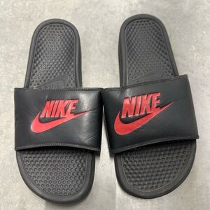 Men’s Nike slides size 11 men gently worn